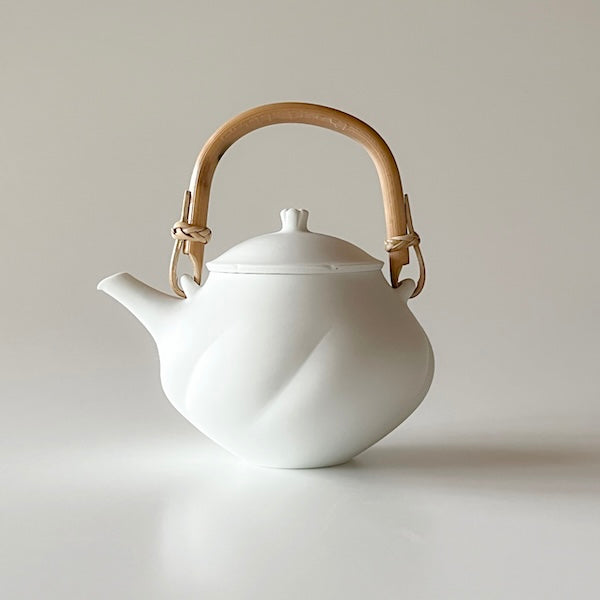 Small White Dimple Dobin