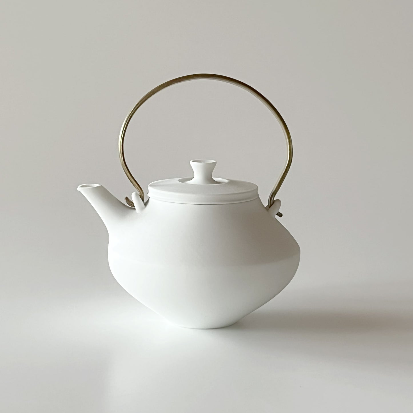 Small Brass Handle Sleek White Dobin