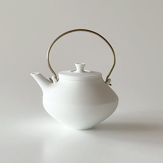 Small Brass Handle Sleek White Dobin